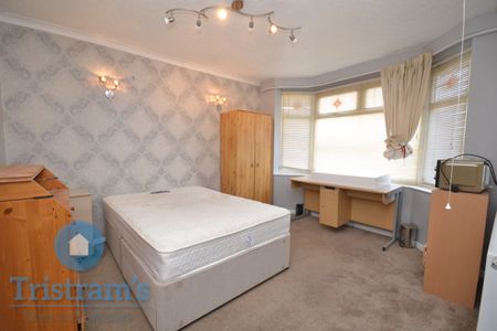 4 bed Detached House for Rent - Photo 5