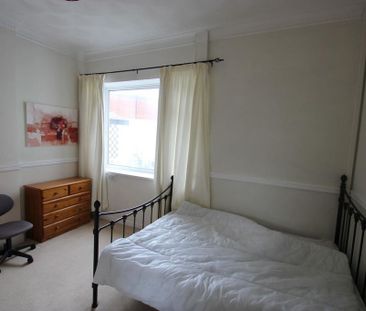 1 bedroom in a flat share to rent - Photo 2