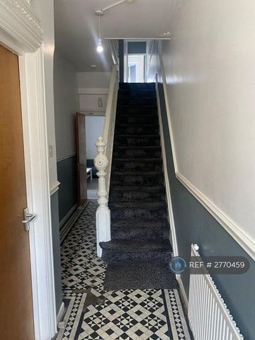 1 bedroom in a house share to rent - Photo 5