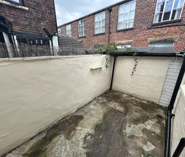 2 bedroom terraced house to rent - Photo 1