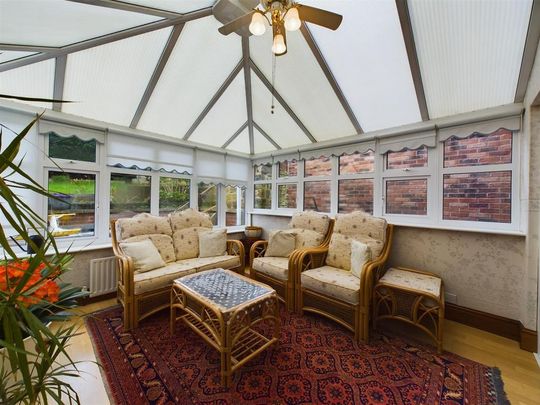 6 bedroom house to rent - Photo 1