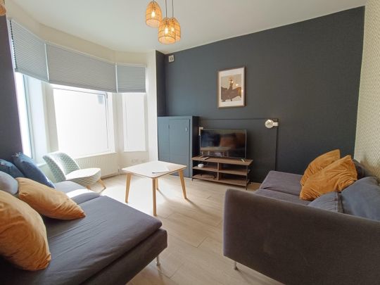 6 Bed End Terrace, Ruskin Avenue, M14 - Photo 1