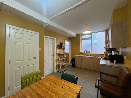 2 bedroom property to rent - Photo 1