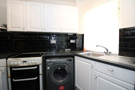 Roundmead, Stevenage, Hertfordshire - Photo 3