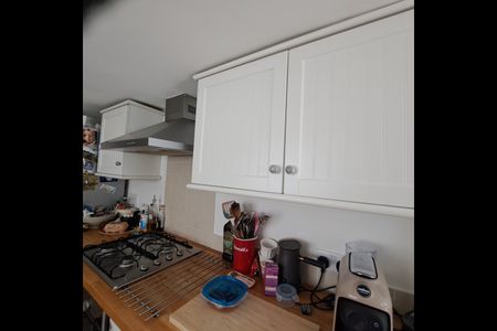 2 Bed Flat, East Acton, W3 - Photo 4
