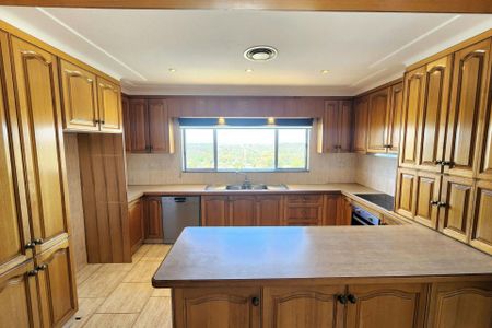 Huge Home - Perfect For Extended Family - Views As Far As The Eye Can See! - Photo 2