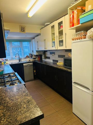 3 bedroom terraced house to rent - Photo 5