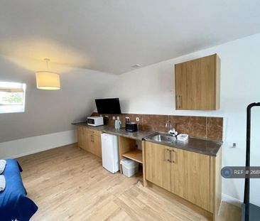 Studio to rent - Photo 5