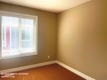 SPACIOUS 3 BED, 2.5 BATH, TOWNHOUSE WITH DOUBLE ATTACHED GARAGE IN THE COMMUNITY OF TAMARACK - Photo 2