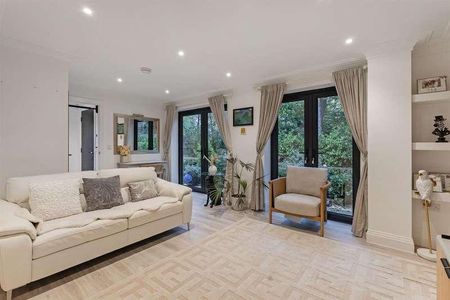 Prince Albert Drive, Ascot, SL5 - Photo 2