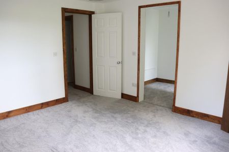 4 bedroom semi-detached house to rent - Photo 5