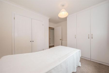 1 bedroom retirement property to rent - Photo 5