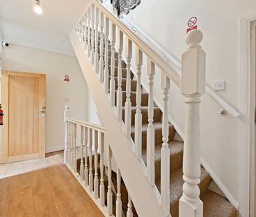 4 Bed Terraced House, Chingford Road, E17 - Photo 2
