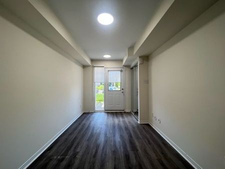 For Lease - 4975 Southampton Drive Unit# 232, Mississauga, Ontario - Photo 3