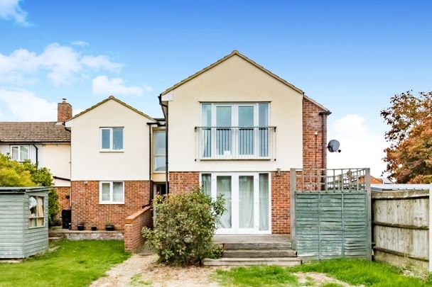 Springfield Drive, Abingdon - Photo 1