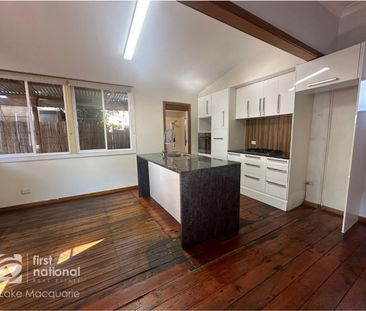 Where classic charm meets modern convenience - Photo 4