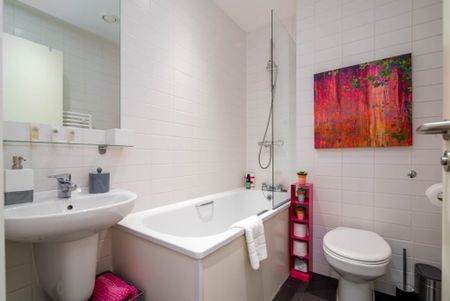 Flat 19, 124 Deptford High Street, London, UK, London - Photo 2