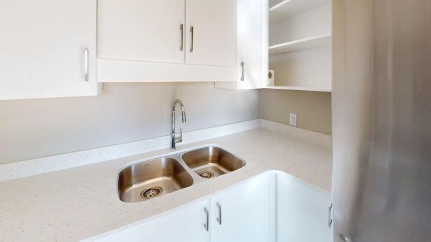 Canterbury Square — Renovated 1 Bedroom - Photo 1