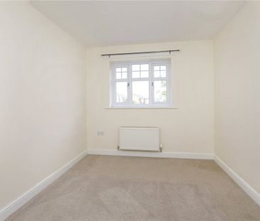 Well-presented and deceptively spacious three bedroom, three-storey... - Photo 6