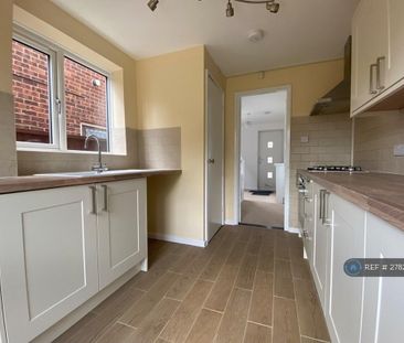 3 bedroom semi-detached house to rent - Photo 5