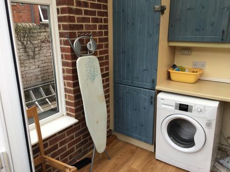 10 bedroom house of multiple occupation to rent - Photo 2