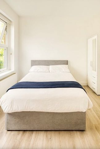 Room in a Shared House, Dallow Road, LU1 - Photo 3