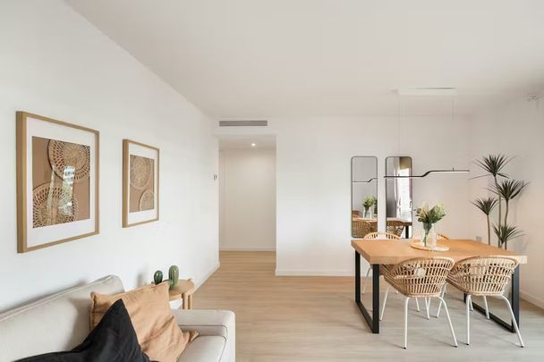 Carrer de Pi i Margall, Badalona, Catalonia 08912 - Photo 1