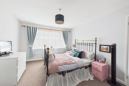 3 bedroom semi-detached house to rent - Photo 5