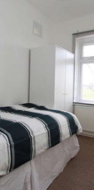 7 bedroom house of multiple occupation to rent - Photo 2