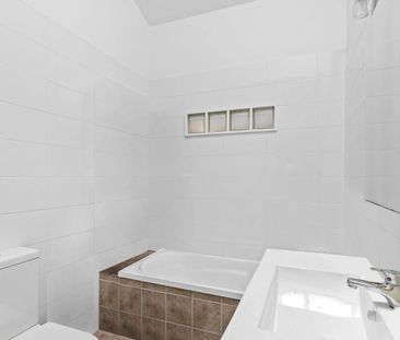 Spacious Family Home & Prime Position - Photo 5