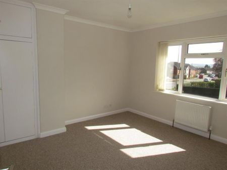 3 bedroom semi-detached house to rent - Photo 4