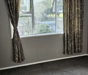 Charming 3BR Family Home in Upper Hutt CBD - Photo 1