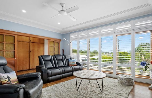 Charming & Spacious Family Home in the Heart of Lambton - Photo 1