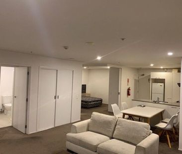 Large Central 2-Bed Gem with big Balcony! - Photo 4