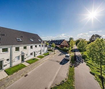 Geräumiges Reihenhaus über 3 Etagen mit eigenem Garten in Falkenber... - Photo 1