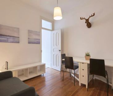 Room for rent in 3-bedroom apartment in Arroios - Foto 1
