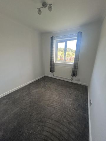 2 bedroom semi-detached bungalow to rent - Photo 2