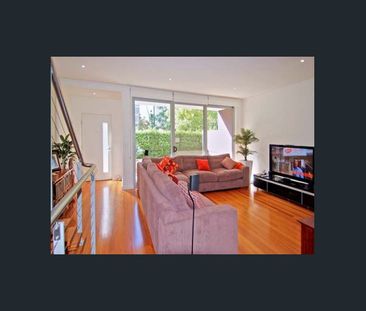 Rare townhouse in superior location - Photo 4