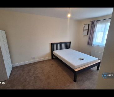 1 bedroom in a flat share to rent - Photo 2