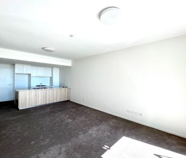 Stunning and luxury 2 bedroom apartment in the heart of Hurstville!! - Photo 2