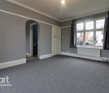 4 bedroom detached house to rent - Photo 2