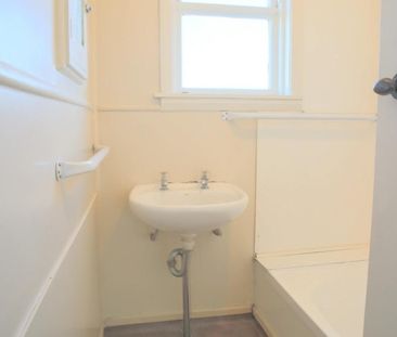 Sunny 3 Bedroom Home in Glengarry! - Photo 6