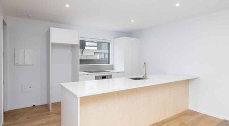 Fantastic Modern Townhouse! - Flexible Dates Available! - Photo 4