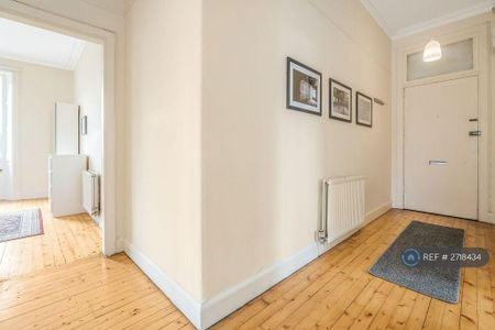 1 bedroom in a flat share to rent - Photo 5