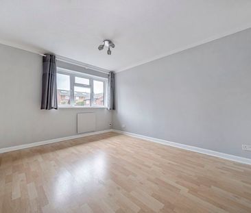 Little Thatch, Godalming, Surrey, GU7 - Photo 4