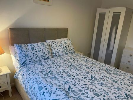 Double Bedroom in Caversham - Photo 3