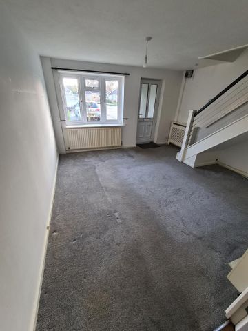 2 bedroom semi-detached house to rent - Photo 5