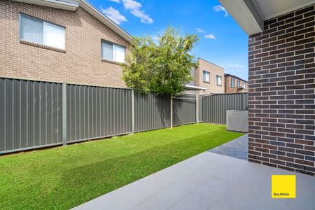 Beautiful & Spacious House Close to Amenities - Photo 4