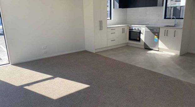 Pet Friendly 2 Bedroom Townhouse - Photo 1