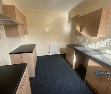 3 bedroom semi-detached house to rent - Photo 6